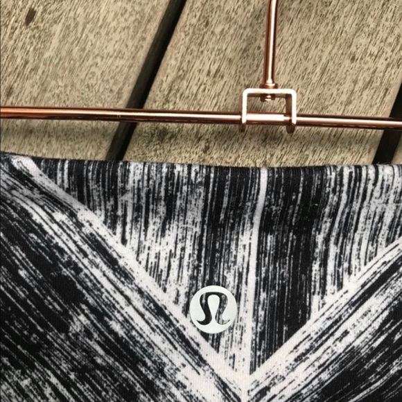 LULULEMON Black & White Print NYC Cropped Legging - Picture 7 of 8